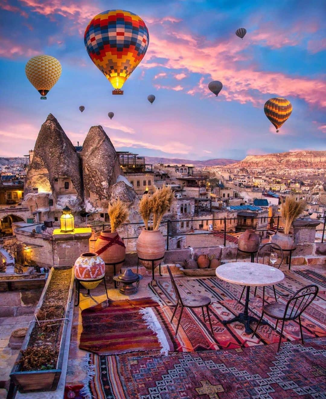Wonderful Placesさんのインスタグラム写真 - (Wonderful PlacesInstagram)「Beautiful Cappadocia - Turkey ✨❤️❤️❤️✨ . 📷 by ✨✨@butnomatter.theroadislife✨✨ #wonderful_places for a feature ❤️」2月27日 1時32分 - wonderful_places
