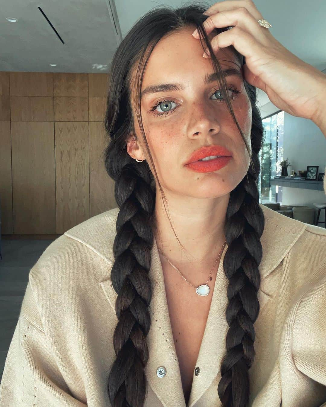 サラ・サンパイオさんのインスタグラム写真 - (サラ・サンパイオInstagram)「Painted some freckles 🙈」2月27日 1時44分 - sarasampaio