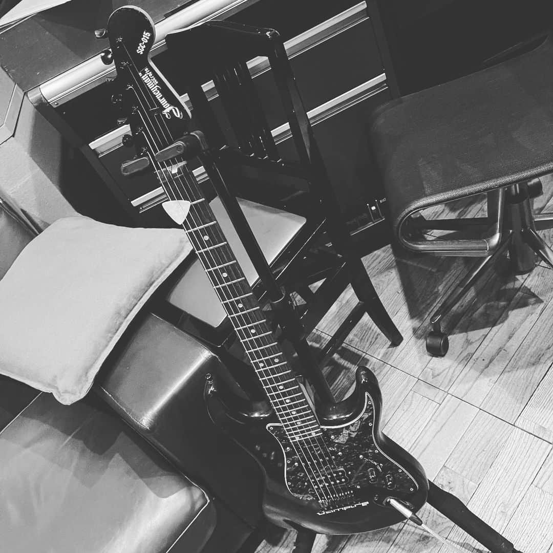 GLAYさんのインスタグラム写真 - (GLAYInstagram)「GLAY recording set ⑩ #GLAY #HISASHI」2月27日 12時42分 - glay0525_official