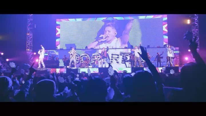 野替愁平のインスタグラム：「JUMP AROUND ∞ のMV撮影でLAに行った2015年。現地のエキストラのみんなと撮影中、一人が「俺もこれでD6だな‼️6人目のD.Iだ🙌」って言い出して、周りもそれで超盛り上がった🔥🔥  あの時“D6”が生まれたんです✊✨  6人目のD.I🔥  待ってます👍✨」