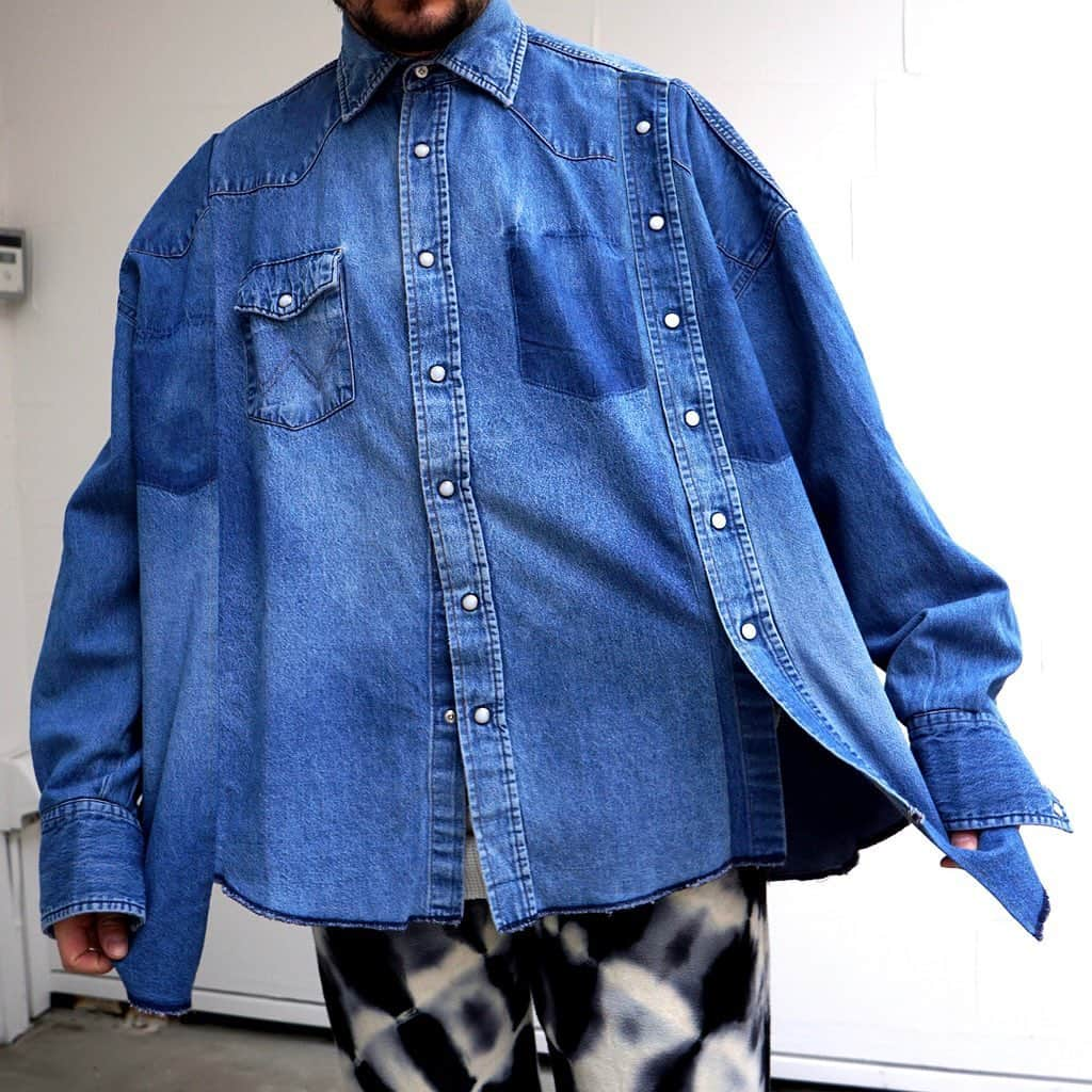 ARK STATESさんのインスタグラム写真 - (ARK STATESInstagram)「2.27 delivery.  ARKSTATES.exclusive item  「wide denim western shirt.」  #77circa   ご注文、又は問い合わせはDMにてご連絡ください。﻿ ------------------------------﻿ ﻿ ARK STATES/ARK VINTAGE﻿ ﻿ 栃木県宇都宮市伝馬町1-17 1F﻿ ﻿ TEL:028-688-8895﻿ @arknets_official  #arkstates#fashion#styling #ファッション #宇都宮#セレクトショップ#arknets #denime #western #westernshirt #77サーカ」2月27日 12時41分 - arkstates