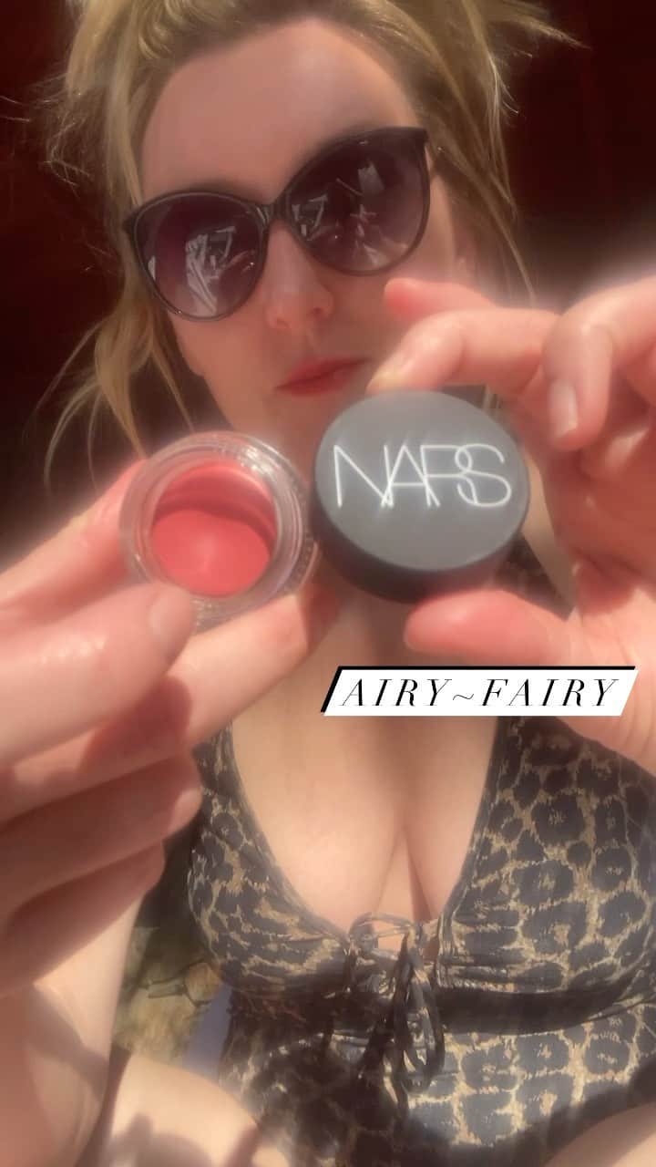 JO BAKERのインスタグラム：「D E S E R T • D O L L Y 🌵 Testing out some new stuff in the desert.... @narsissist have a new lip and cheek situ called #airmatteblush + #airmattelipcolor ~ high pigment featherlight formulas getting the perfect poolside test at #covidcompliant #safetyfirst #sociallydistanced @sparrowslodge 🌵☀️ #producttesting #jobakermakeupartist #makeuptutorial #makeupartist #makeup #makeuplover #springsummer2021 #narssisist」