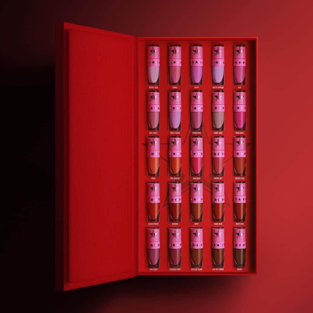 Jeffree Star Cosmeticsさんのインスタグラム写真 - (Jeffree Star CosmeticsInstagram)「The Blood Sugar Liquid Lipstick Vault features 25 sickening red and pink shades including sixteen brand new, limited edition colors only available in this iconic bundle! 💉 Shop the link in our bio 🩸 - #jeffreestarcosmetics #bloodsugaranniversary」2月27日 11時08分 - jeffreestarcosmetics