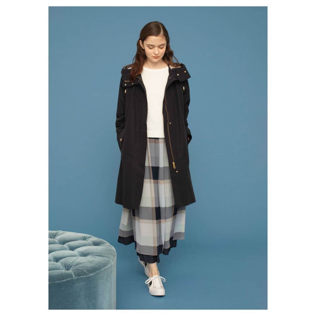 bluelabel/blacklabel cbのインスタグラム：「"READY for SPRING～春を待ちのぞんで…"﻿ ﻿ ウールコートが重たく感じる日には、﻿ 相棒のようなモッズコートをさらりと羽織って。﻿ スカートは無地とチェックのリバーシブル仕様。﻿ ﻿ #ブルーレーベル﻿ #ブルーレーベルクレストブリッジ ﻿ #bluelabel﻿ #bluelabelcrestbridge﻿ #クレストブリッジ﻿ #crestbridge﻿ #チェック #ファッション #春服 #モッズコート﻿ #リバーシブル #2way #ロングスカート﻿ #大人可愛い #フェミニンスタイル﻿ ﻿」