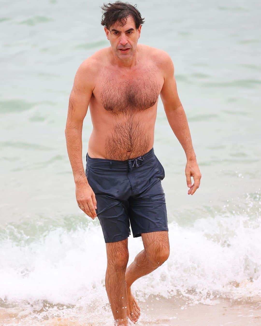 Just Jaredさんのインスタグラム写真 - (Just JaredInstagram)「Sacha Baron Cohen kicked off Golden Globes weekend in Australia by going for a swim at the beach. More photos on our site now! #SachaBaronCohen Photos: Backgrid」2月27日 11時21分 - justjared