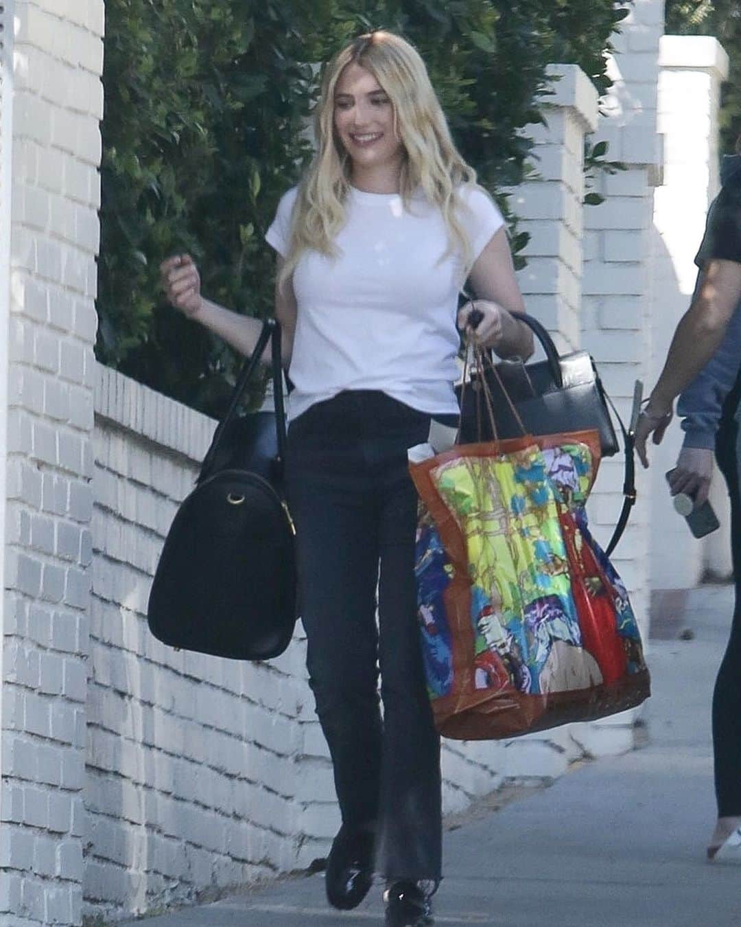 Just Jaredさんのインスタグラム写真 - (Just JaredInstagram)「New mom @emmaroberts stepped out while reportedly heading to a photo shoot on Friday. #EmmaRoberts Photos: Backgrid」2月27日 11時33分 - justjared