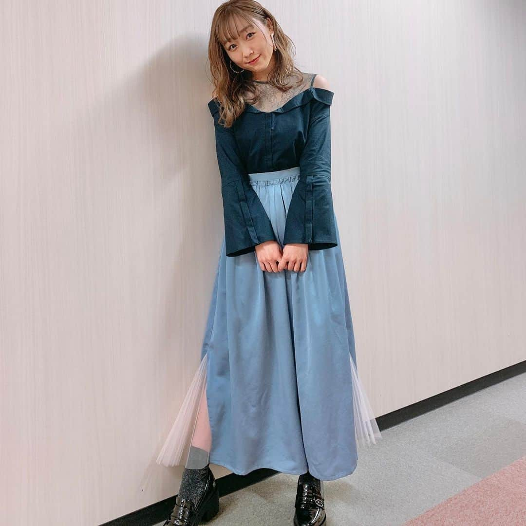 須田亜香里さんのインスタグラム写真 - (須田亜香里Instagram)「2月27日(土) フジテレビ 14:30〜 【ヒロミの集結スゴ腕カリスマバイヤーズ 】 ぜひご覧くださいー！ 珍しく衣装でズボン履いてます🍎 #パンツスタイル #パンツコーデ #須田亜香里衣装  みなさんご存知でしょうか。 私のパンツスタイルはレアです(笑) ダボダボなジーンズは大好きなんだけど、お尻から太もものラインがハッキリ見えてしまうのが苦手なのー。 でもそんな私でもこれなら履いてみたい！ってなったのがこの２つ！ 1〜3 #コツコツ人生館 4〜6 #カリスマバイヤーズ」2月27日 11時32分 - akarisuda