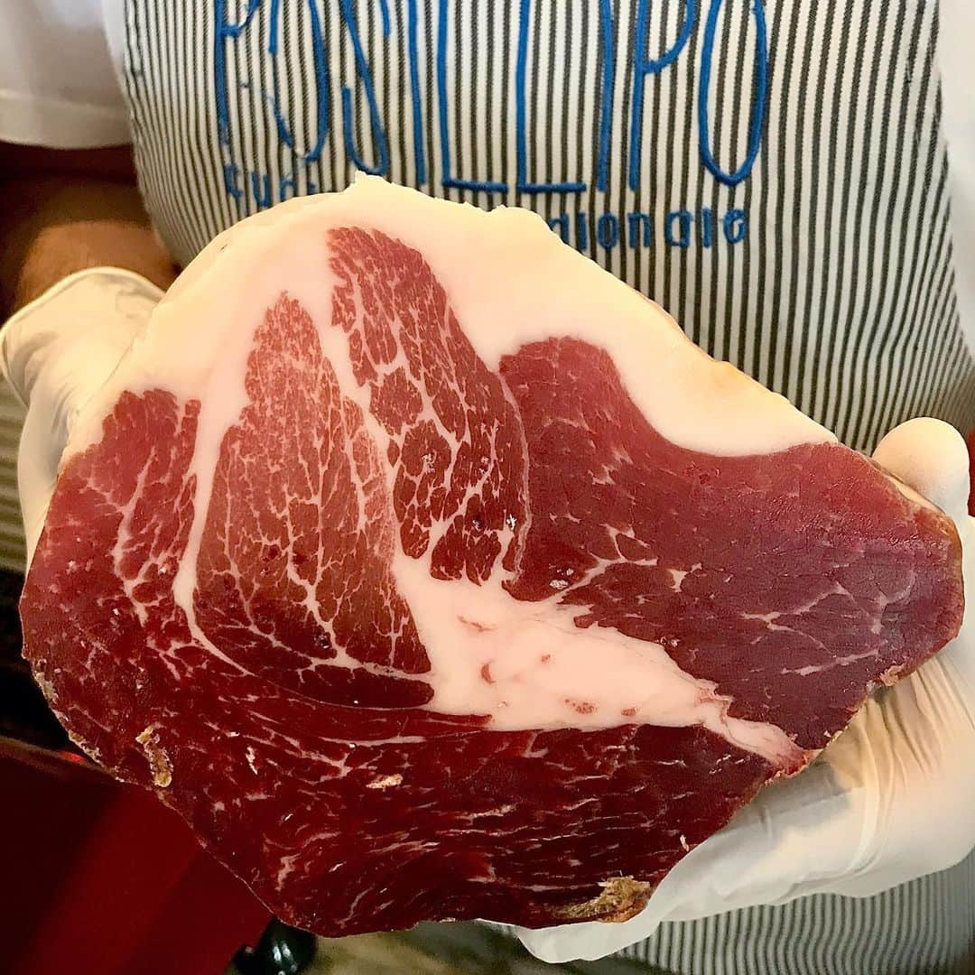 ポジリポのインスタグラム：「【Culatello do Zibello DOP 24months】  なんだかわかりますか  イタリアの高級食材はポルチーニ、トリュフだけじゃないんです  この霜降りを見てください  24ヶ月熟成した生ハムクラテッロ・ディ・ジベッロ  膀胱の皮で熟成させた幻の生ハム  パルマ人の知恵の結晶です  舌の上でとける上質な脂の旨み  ぜひポジリポで  ≪ALL NATURAL≫ NO MSG and ZERO TRANS FAT,ORGANIC SUGAR,NATURAL SALT  [Access]﻿ 沖縄県豊見城市字瀬長174-5 ﻿[Hours]﻿ 11:30-20:00 [Tel]﻿ 098-851-1101 ﻿ [Web]﻿ http://www.posillipo-cucina.jp/﻿ ﻿ ▼ご予約はプロフィールページ @posillipo_okinawa のリンクより ﻿ ﻿@huge_restaurant #huge_restaurant ﻿ #posillipo #okinawa #okinawatrip #okinawaitalian #okinawalunch #senagajima  #tomigusuku #foodlover #foodie #goto #gotoeat #ポジリポ #ポジリポ沖縄 #沖縄ランチ #沖縄イタリアン #沖縄ピッツァ #沖縄パスタ #沖縄ワイン #沖縄グルメ #沖縄食材 #沖縄夕日 #那覇空港 #沖縄旅行 #豊見城 #瀬長島 #ウミカジテラス #gotoeat」