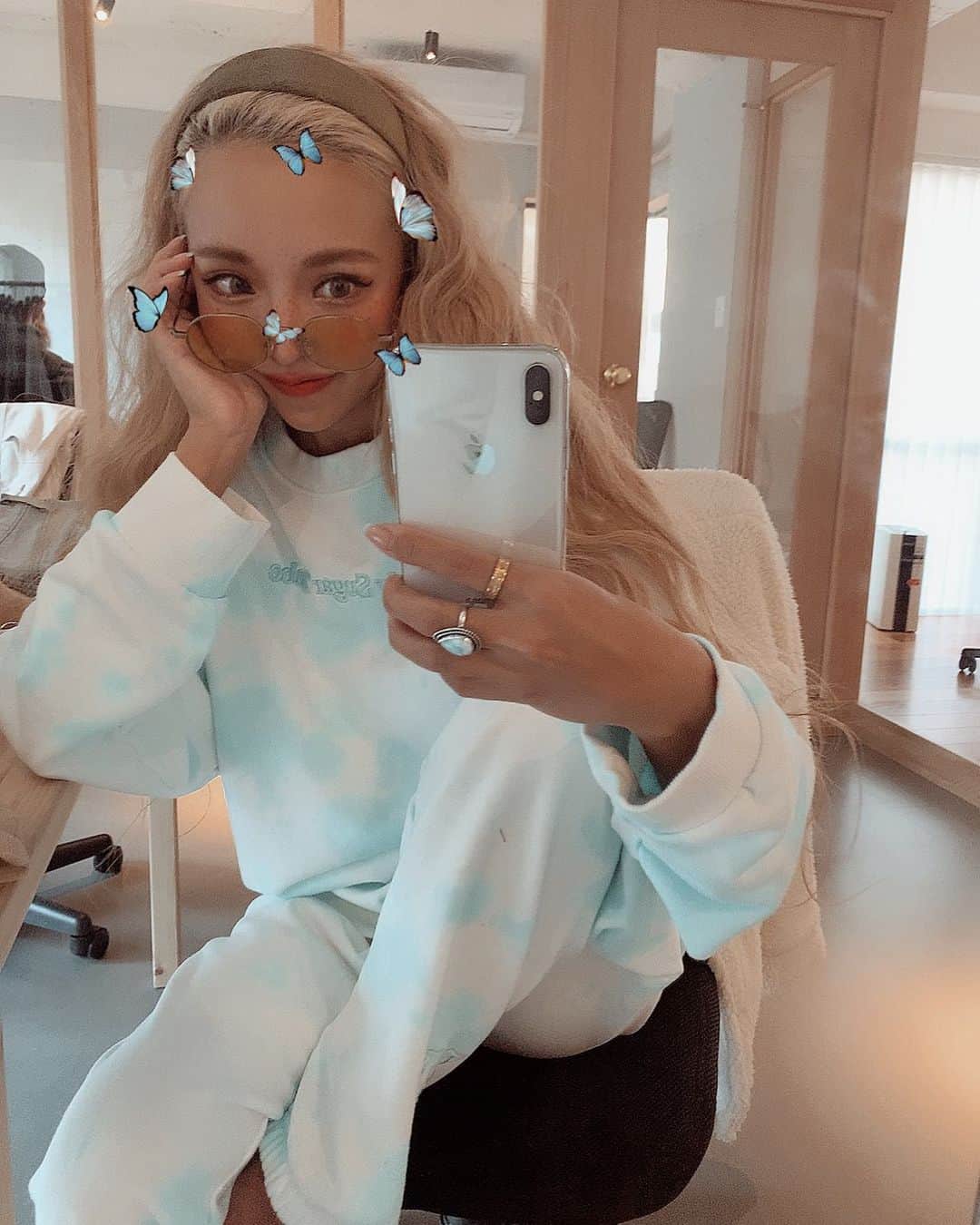 ユミ さんのインスタグラム写真 - (ユミ Instagram)「🦋🦋💜 𝐒𝐚𝐭𝐮𝐫𝐝𝐚𝐲🤍  ふぁんきな格好  in おふぃす♡🤣🐒  #tiedye#setup#fashion #office#work#modeling #happysaturday#ootd」2月27日 11時40分 - yuminchu1029