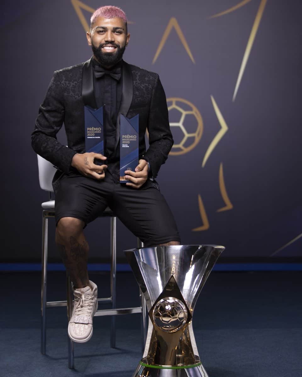 のインスタグラム：「Obrigado Deus, obrigado família, obrigado Flamengo!」