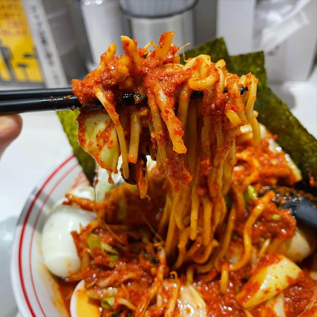 rasuさんのインスタグラム写真 - (rasuInstagram)「蒙古タンメン中本川崎店 北極やさいシャキシャキ10倍麺1/3 北極味玉ゆでたまごネギほうれん草海苔やさい大盛り  今日も最高に最高で最高だった 今週も2回行けて大満足٩( ᐛ )و そろそろ月跨ぎだし来月の限定が楽しみ過ぎて仕方ない(//´﹃｀//)  #蒙古タンメン中本 #蒙古タンメン中本川崎店 #北極やさいシャキシャキ #ラーメン」2月27日 11時55分 - rashu_eat