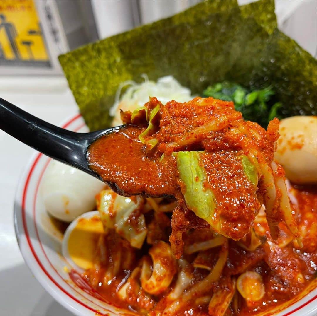 rasuさんのインスタグラム写真 - (rasuInstagram)「蒙古タンメン中本川崎店 北極やさいシャキシャキ10倍麺1/3 北極味玉ゆでたまごネギほうれん草海苔やさい大盛り  今日も最高に最高で最高だった 今週も2回行けて大満足٩( ᐛ )و そろそろ月跨ぎだし来月の限定が楽しみ過ぎて仕方ない(//´﹃｀//)  #蒙古タンメン中本 #蒙古タンメン中本川崎店 #北極やさいシャキシャキ #ラーメン」2月27日 11時55分 - rashu_eat