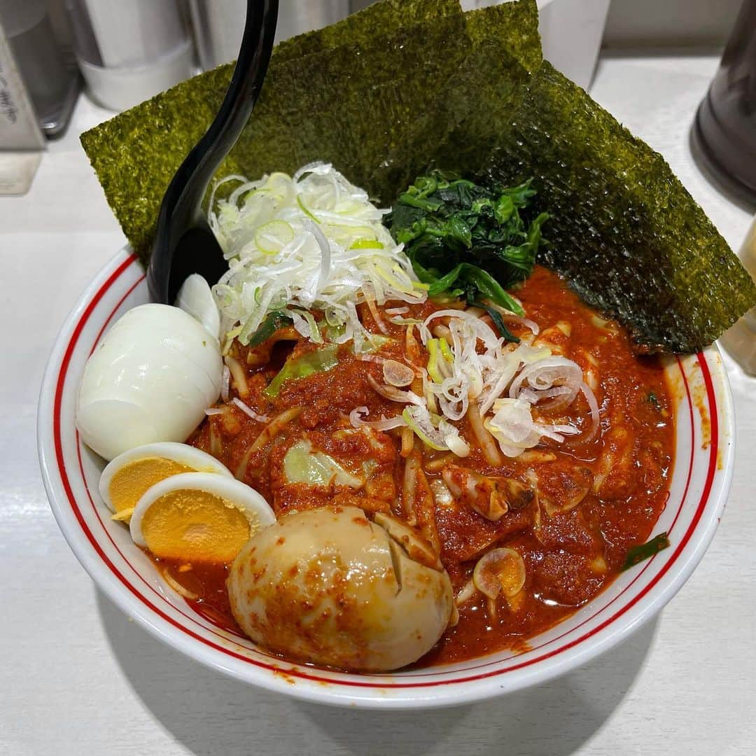 rasuさんのインスタグラム写真 - (rasuInstagram)「蒙古タンメン中本川崎店 北極やさいシャキシャキ10倍麺1/3 北極味玉ゆでたまごネギほうれん草海苔やさい大盛り  今日も最高に最高で最高だった 今週も2回行けて大満足٩( ᐛ )و そろそろ月跨ぎだし来月の限定が楽しみ過ぎて仕方ない(//´﹃｀//)  #蒙古タンメン中本 #蒙古タンメン中本川崎店 #北極やさいシャキシャキ #ラーメン」2月27日 11時55分 - rashu_eat