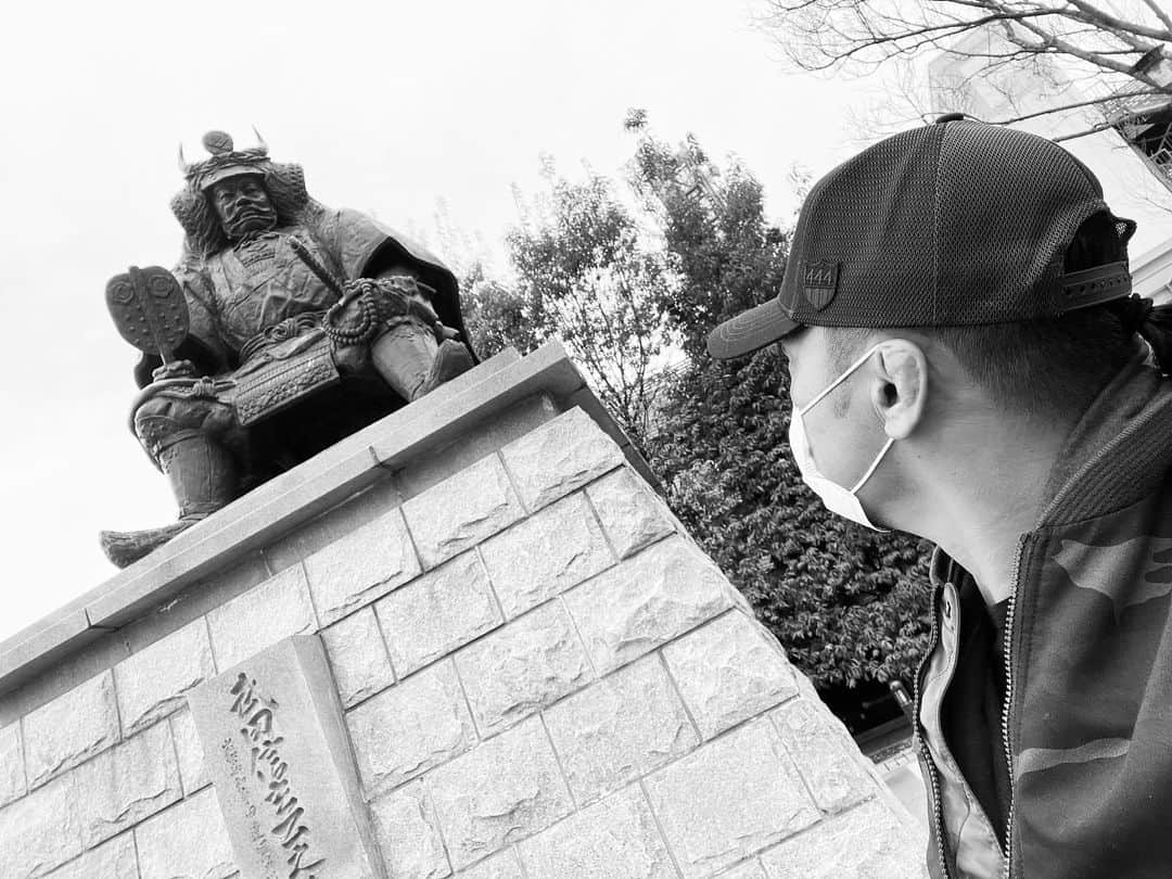 のインスタグラム：「大阪冬の陣には出陣出来ず...🏯 信玄公に報告🙏 #武田信玄 #njpw #njcattack #prowrestling」