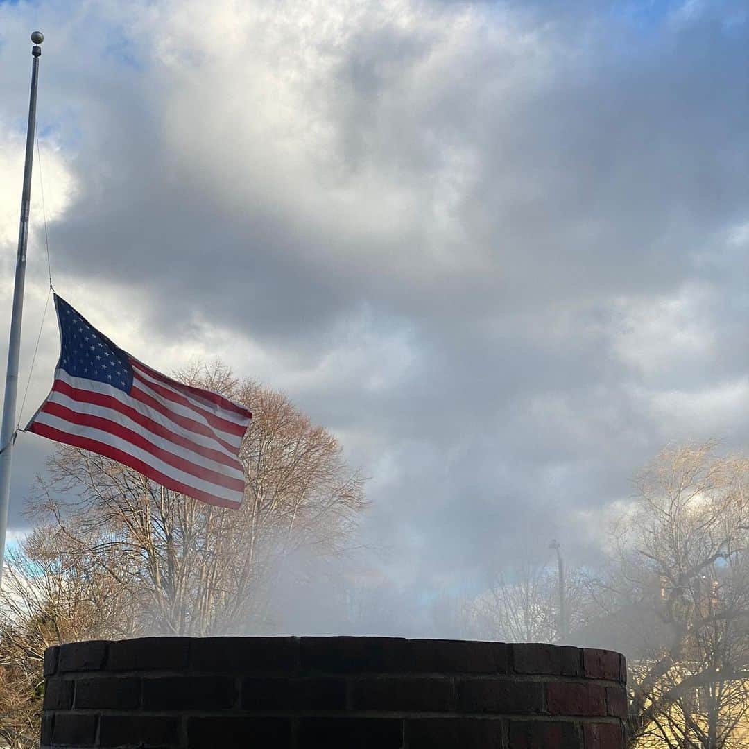 thephotosocietyさんのインスタグラム写真 - (thephotosocietyInstagram)「Photo by @stephenedwardferry | The vapors.  .The US flag flies at half staff in front of Mt. Auburn Hospital in Cambridge, Mass. to commemorate 50O,000 Covid deaths in this country. Worldwide the toll is estimated at 2.5 million people. I cannot help but see the steam that comes out of building and street vents during winter as a metaphor, a scary sign of the times.  Indeed, the archaic definitions of vapor (from Webster’s dictionary) are “ a) exhalations of bodily organs ... held to affect the physical or mental condition b) a depressed or hysterical nervous condition. “  #covid #Covid #coronavirus #covid_19 #covid #Covid #coronavirus #plague #pandemic #vapors」2月27日 12時08分 - thephotosociety