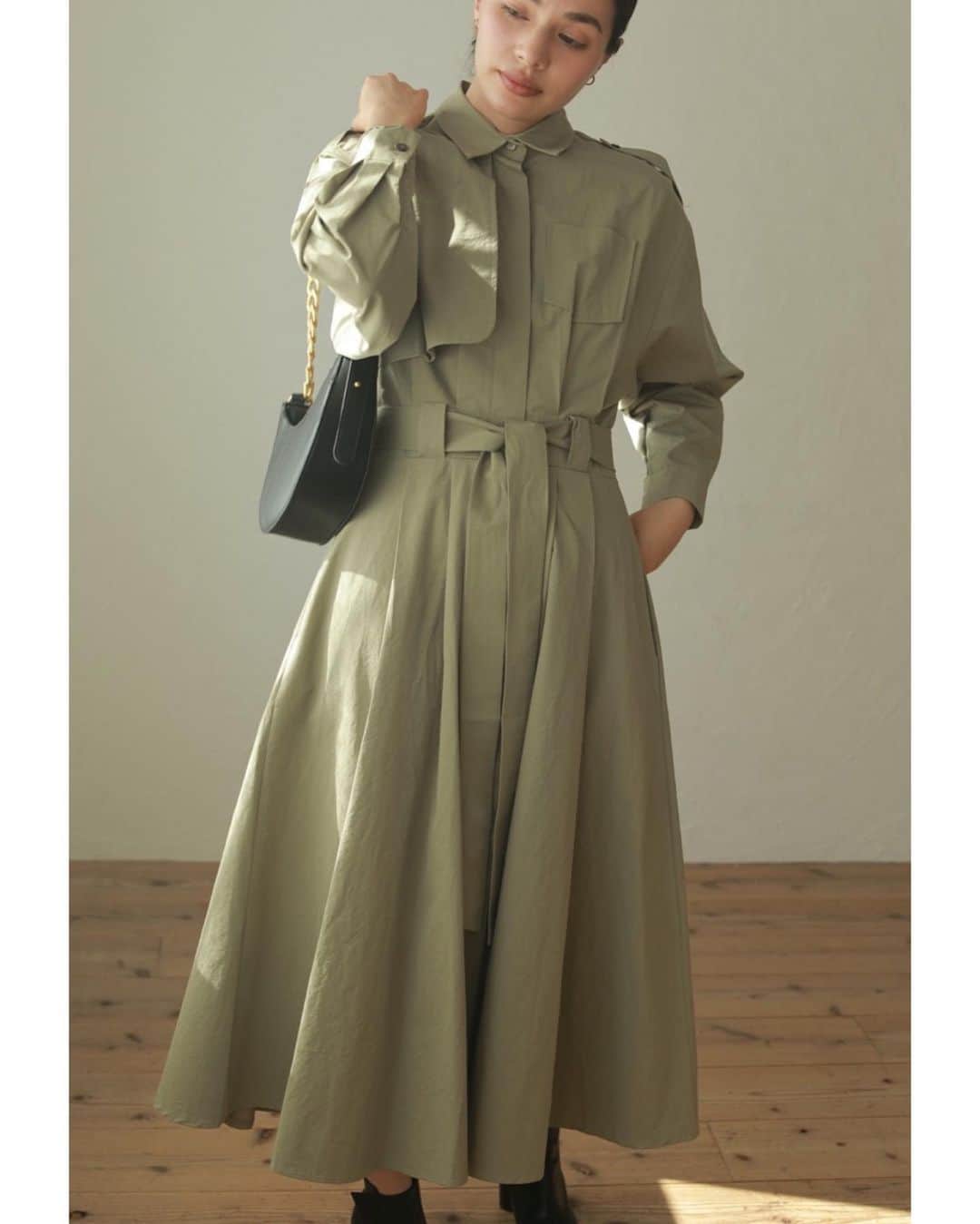 のインスタグラム：「#restock ✔︎Spring maxi trench ジャケット (BEG,KHA) . . 3月一部アイテムPRE OREDR受付中！ 3月アイテムは3/1(Mon)11:59まで送料無料。 画像をTAPして詳細をCHECK✈︎ . #ACYM #ootd #outfit #coordinate #instagood #instalike #2021SS #fashion #japan #tokyo #onemilewer #トレンチ #トレンチコート #ミリタリージャケット」