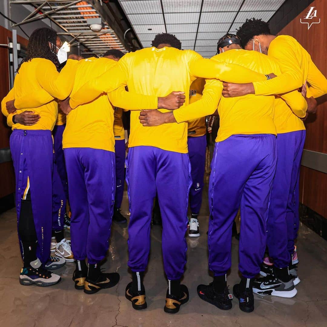 Los Angeles Lakersさんのインスタグラム写真 - (Los Angeles LakersInstagram)「Squad up. #LakeShow」2月27日 12時07分 - lakers
