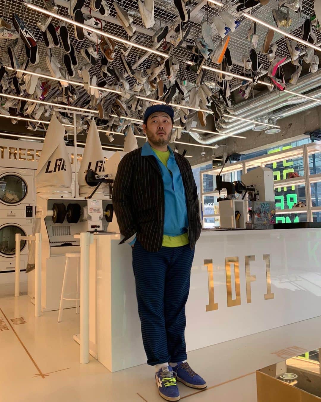 キム・ギバンのインスタグラム：「. 늘 재밌는 골든구스~~ 항상 시도하는 골구 좋아!🧤🧤 always good vibe~goldengoose😍 . #dreammaker #골든구스 #나만의골든구스 #제품협찬」