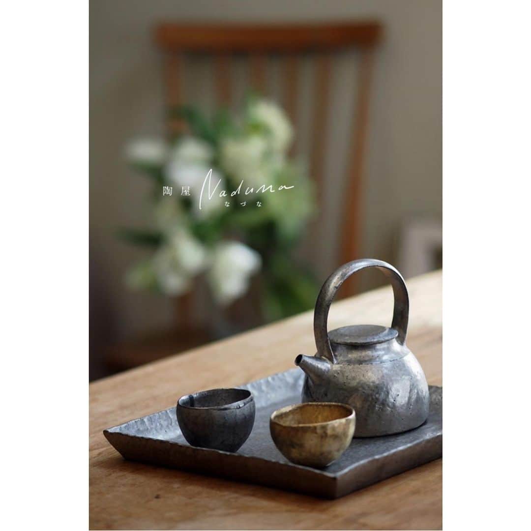 陶屋なづなさんのインスタグラム写真 - (陶屋なづなInstagram)「#村上躍展　本日最終日 Openしています✨✨✨ お時間ございましたらお立ち寄り下さい。  #村上躍 #白金彩注器 #酒杯 #酒器#茶器 #ぐい呑み #杯#盃#酒盃  通販をお待ちくださっている皆様 2021．２．28日曜日　21時から順次、 オンラインショップに載せて参りますので 気長にお付き合い頂けましたら幸いです。　 どうぞよろしくお願いします。」2月27日 12時16分 - hirohiro0220
