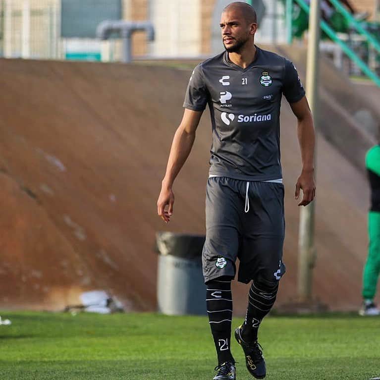 マテウス・ドリア・マセドのインスタグラム：「⚽️🇲🇽🇧🇷😉」