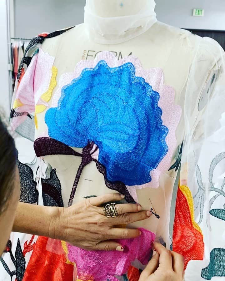 Monique Lhuillierのインスタグラム：「Sneak Peek of the Fall 2021 collection coming to life! 🪡🧵 #moniquelhuillier #mlfall21 #bts」
