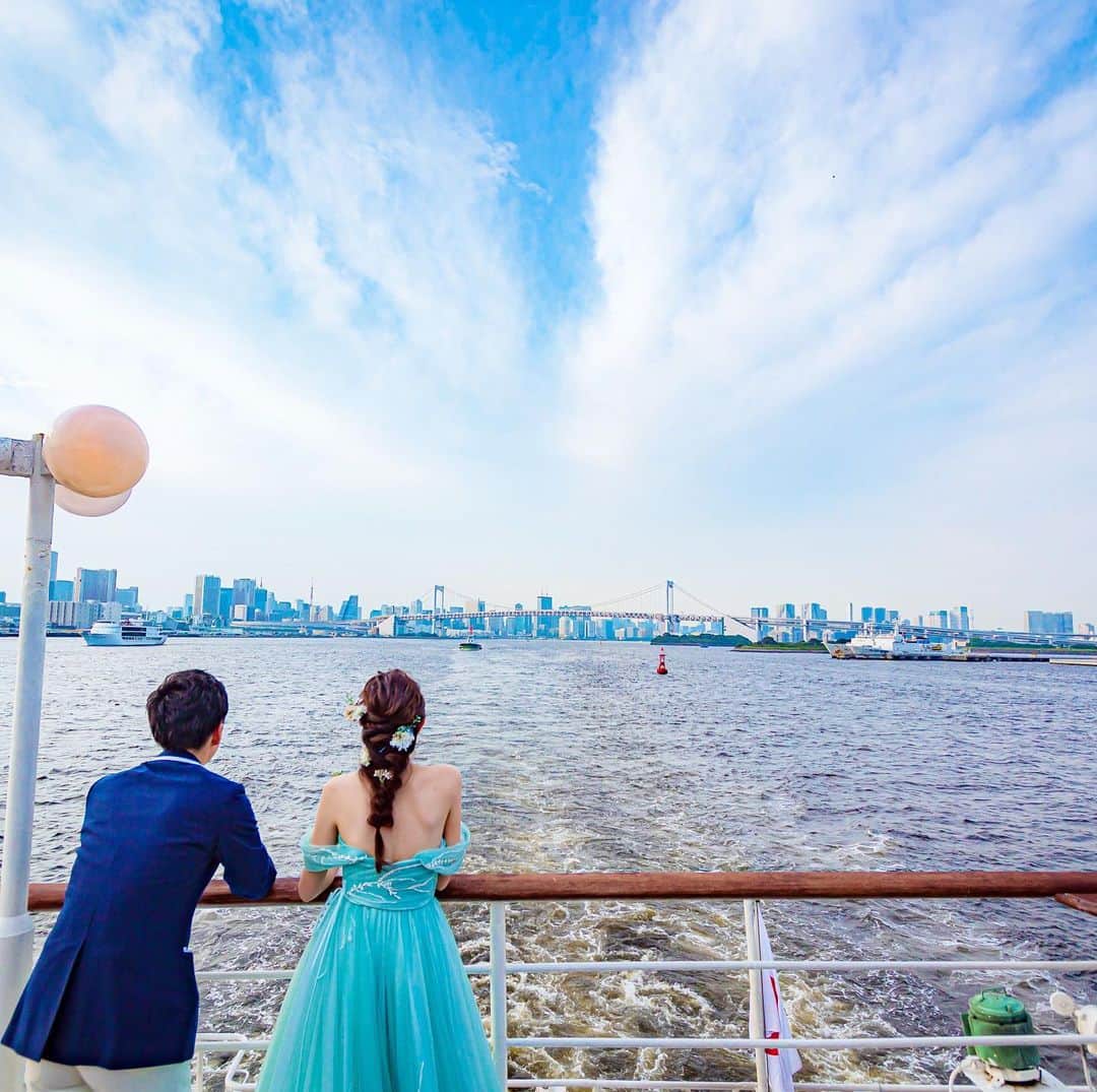 シンフォニーウェディング【公式】さんのインスタグラム写真 - (シンフォニーウェディング【公式】Instagram)「. . おはようございます☀ シンフォニーウエディングです😊  本日はシンフォニーの結婚式で航行する クルージングのコースについて、皆様に ご案内いたします‼️  出発地は東京都港区、日の出埠頭より🛳  ハート型のコースを描きながら東京の名所を めぐるクルーズは【恋人の聖地】にも認定 していただきました🎉✨  またこのハート型のコースは、シンフォニー でしかクルーズする事が叶わない独占航路と なっていて、新郎新婦のおふたりはもちろん ゲストの皆様にも時の流れと共に移り変わる 大パノラマをプレゼント💫  ウエディングフェアでは、ハートラインを 描くクルージング体験も無料にてご案内🎉  ご興味をお持ちいただけましたら、まずは お気軽にお問い合わせください😊✨  @symphony_wedding   #シンフォニーウエディング  #シンフォニーウェディング  #シンフォニークルーズ  #クルーズウエディング  #クルーズ婚 #海婚  #海が見える結婚式場  #船で結婚式 #クルーズ挙式  #ウエディングフェア  #ブライダルフェア  #結婚式場探し #結婚式場  #東京湾クルーズ  #フォトウェディング  #フォトウエディング」2月27日 12時25分 - symphony_wedding