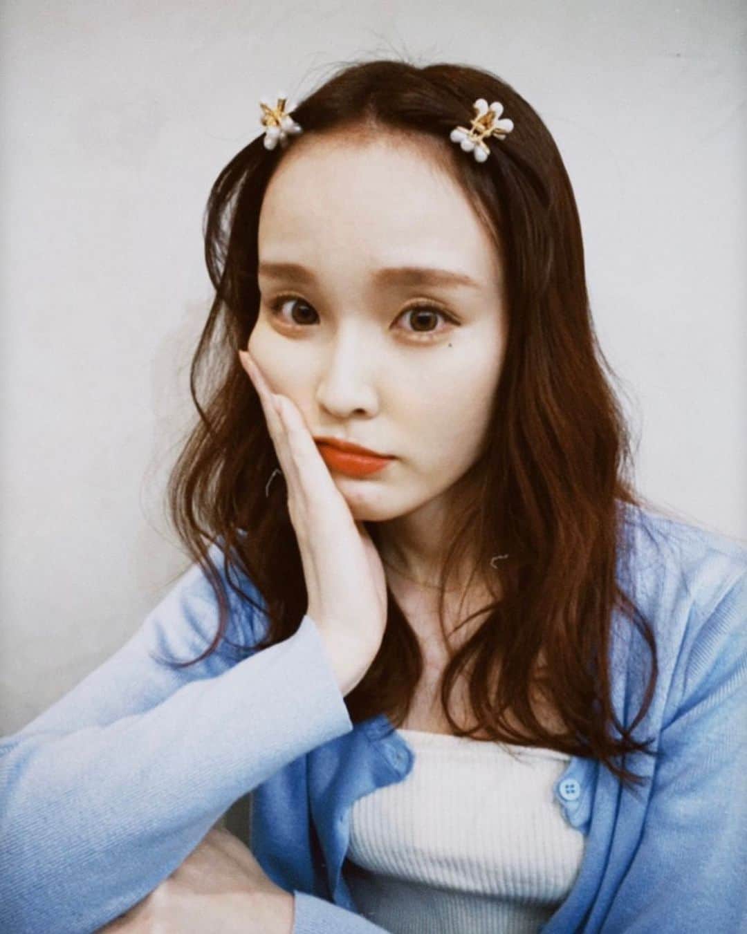 磯田 ひかる(Hikaru Isoda) のインスタグラム：「アレンジしてもらった🧸🌙 レトロ風ヘアアクセサリーかわいい🤍」
