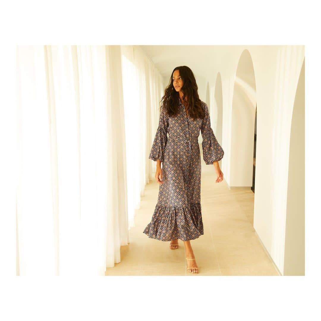 ティーバッグスのインスタグラム：「Into the light ✨ Effortless chic in our Adriana dress. #MISAworld」