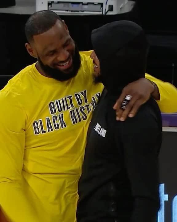 espnのインスタグラム：「The 36th time Bron and Melo face-off. Year 18 💪」