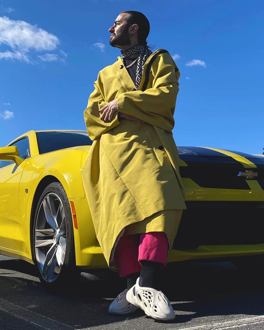 マーク・ジェイコブスさんのインスタグラム写真 - (マーク・ジェイコブスInstagram)「yellow is happiness. it is my favorite color. happiness and the PRADAness.   when you see a car that matches your coat, how can you resist!?  photo @1.800.newbold   #tgif #tomarket #wholefoods #raspberriesandstrawberries #ketoicecream #clearsky #sunnyday #gratefulnothateful」2月27日 3時34分 - themarcjacobs