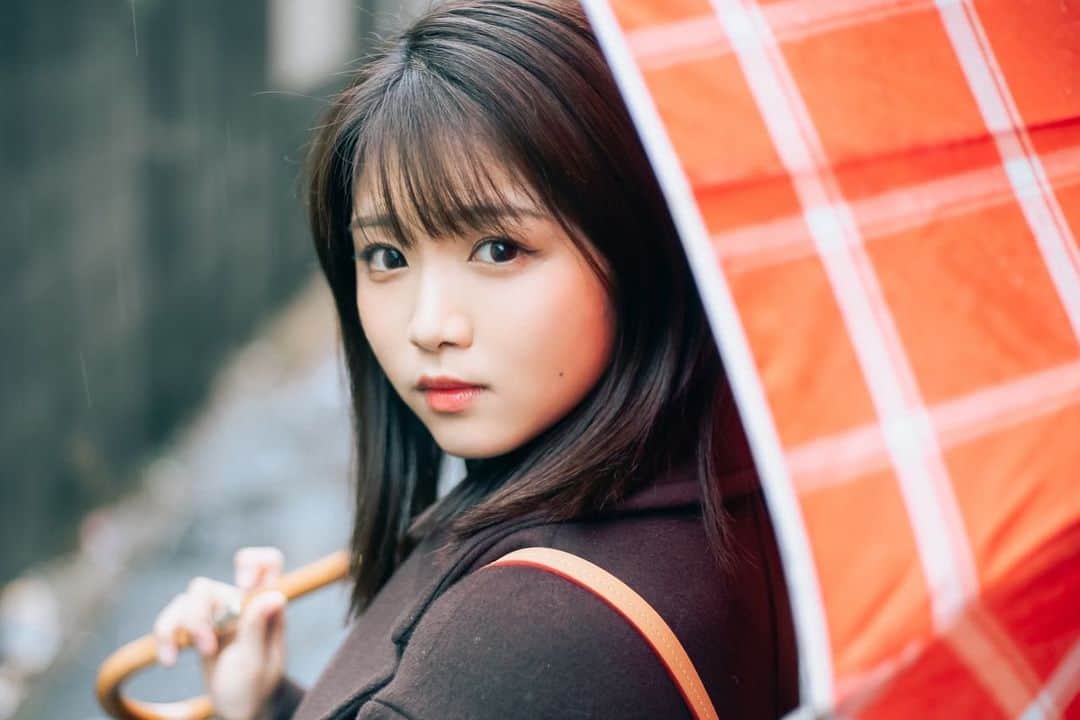 山本ゆうかのインスタグラム：「. 雨でお犬の散歩行けなかったのう。 . #傘 #雨」