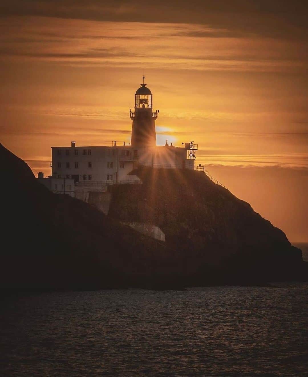 Instagramersさんのインスタグラム写真 - (InstagramersInstagram)「Light in the lighthouse by @redrock.rising and @igersdublin 🌟✨📸🙌🏻✨ #igersdublin #igersireland #igers」2月27日 3時50分 - igers