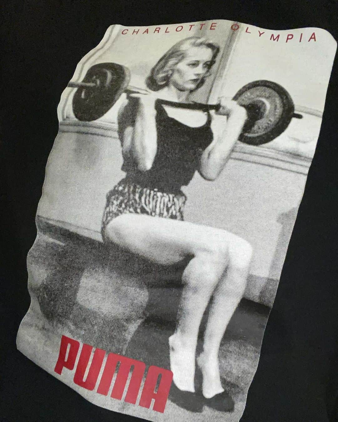 シャーロットオリンピアのインスタグラム：「My favourite #PumaXCharlotteOlympia T-shirts. Found this old image and had to use it!The 40’s hair set, lipstick, leopard shorts & heels... How I aspire to look like at the gym except I lift heavier weights ;) @luke.grahame @roarfitnessgirl 🏋🏻‍♀️🏋️🏋️‍♂️」