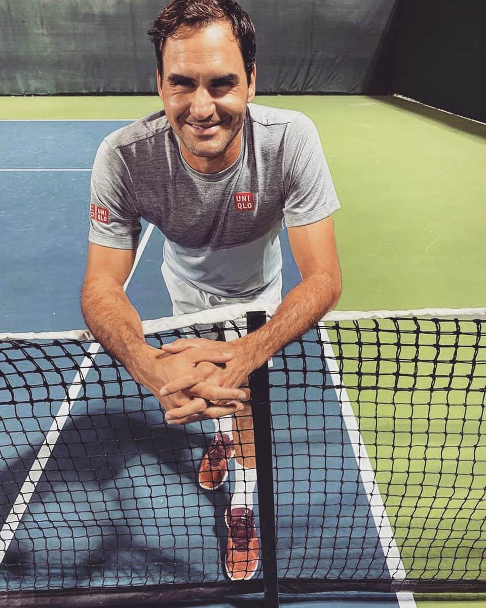 ロジャー・フェデラーのインスタグラム：「The countdown to Doha begins  🦾😃👍#1weektogo」