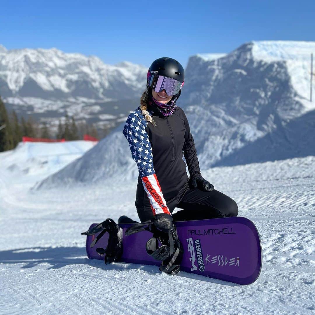 リンゼイ・ジャコベリスのインスタグラム：「Great training here in #Austria! This place has been my home for several months now, and I will miss it. Until next year @crosspark_reiteralm ✌️📸 @sennaleith」