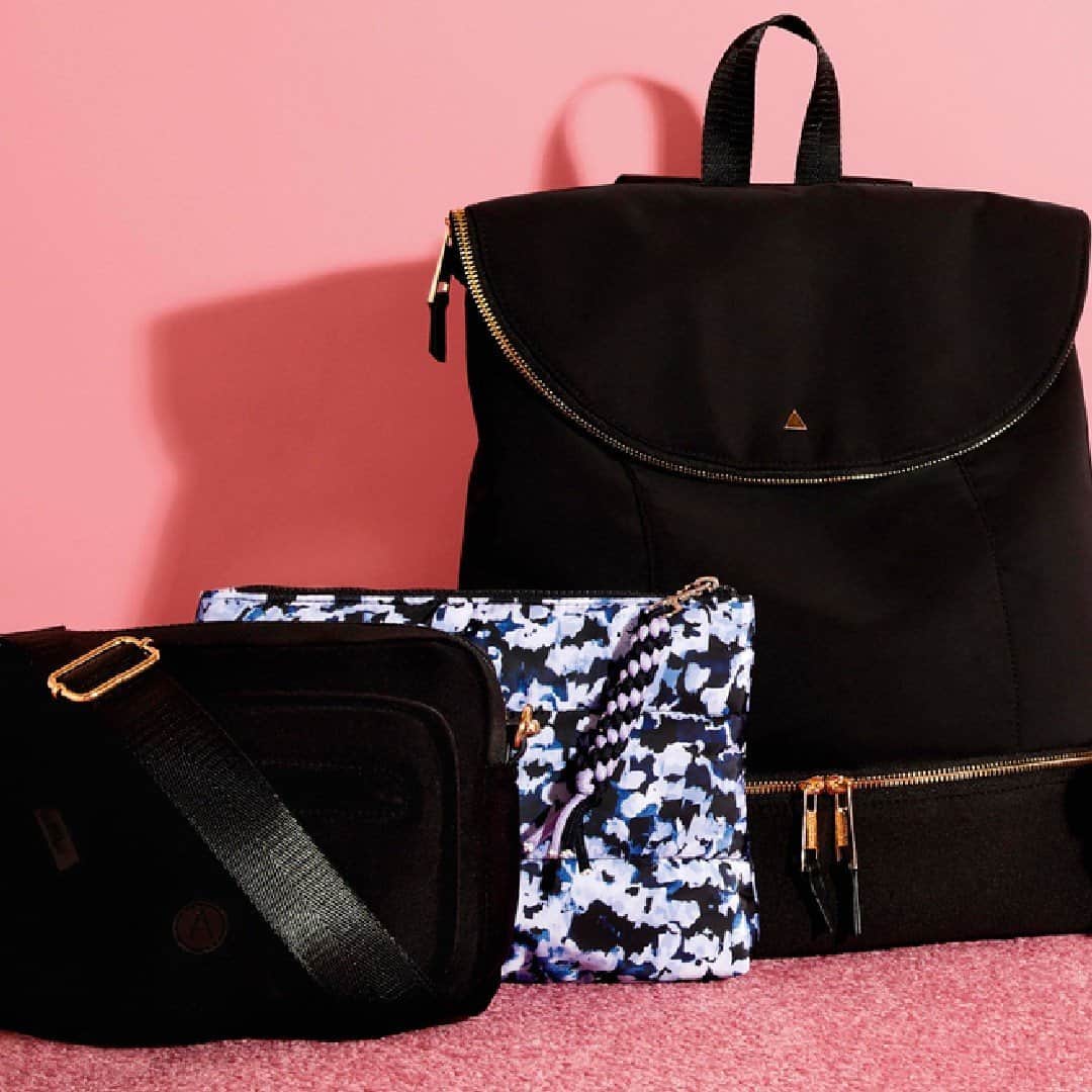 アクセサライズのインスタグラム：「While we love at-home workouts, our bags are already packed for the gym 💪  Don't miss 30% off everything (and 70% off sale!)   Tap the link in our bio to shop #Accessorize」