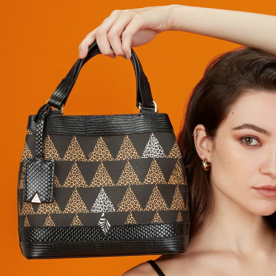 Schutzのインスタグラム：「TRIANGLE MATCHES ANIMAL PRINT ❤️ #schutzmixedcasual」
