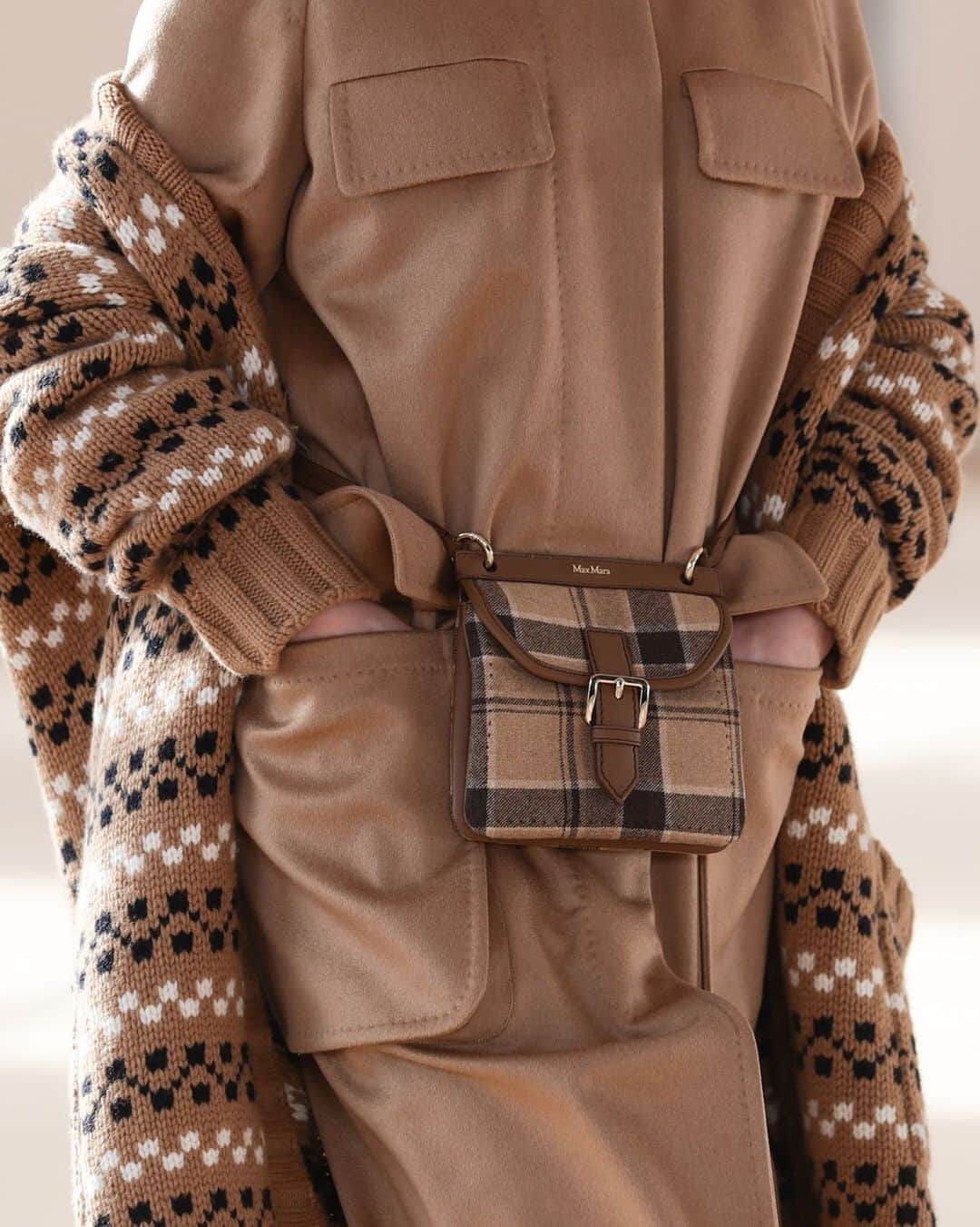 Fashion Weekのインスタグラム：「Staying neutral on the @maxmara #MFW runway. 📸 by @gettyimages」