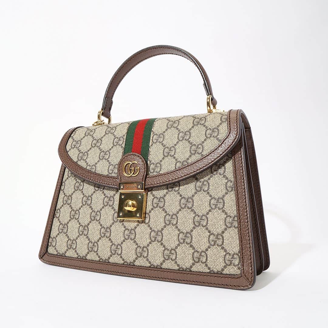 エルエヌシーシーのインスタグラム：「The past, present and future of Gucci collide as the world of Ophidia evolves, The Ophidia Small Handbag’s vintage influenced square shape is accentuated by the House web stripe and Double G hardware – a contemporary take on a Gucci archival belt buckle from the 70s – makes it the ideal bag for now.  @gucci」