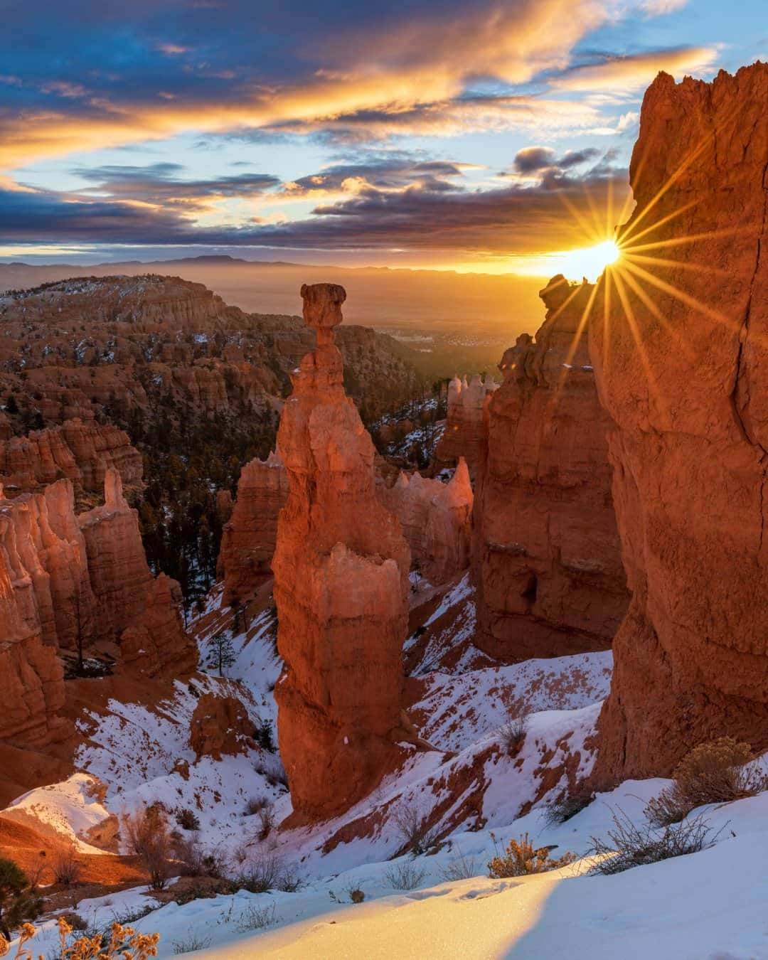 National Geographic Travelさんのインスタグラム写真 - (National Geographic TravelInstagram)「Photo by @babaktafreshi / A cold winter night in Utah ended with this warming sunrise. The giant natural amphitheater in Bryce Canyon National Park was incredibly beautiful at this moment. The iconic Thor’s Hammer is in the middle. The hoodoo formation was created by the weathering of sandstone and siltstone layers, with the softer layers eroding faster than the harder parts to make these bizarre shapes.  See photos of the park at night @babaktafreshi. #brycecanyon #utah #earth #sunrise」2月27日 4時36分 - natgeotravel