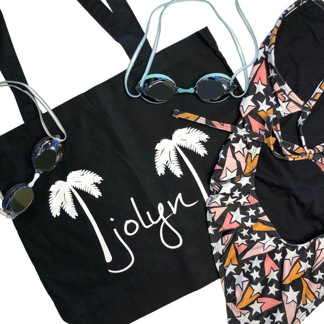 JOLYN Swimwearのインスタグラム：「🌞 SUMMER SEND-OFF FREEBIE 🌞 it’s the last weekend of summer 🤯 while we have no flippin’ idea how that happened, we do know it deserves an epic send off!   ⠀⠀⠀⠀⠀⠀⠀⠀⠀⠀⠀⠀ Get your hands on any of our last chance SUMMER SEND-OFF onesies this weekend & score a JOLYN tote bag + a pair of FINIS goggles for FREE to send off summer in style 😎🏖   ⠀⠀⠀⠀⠀⠀⠀⠀⠀⠀⠀⠀ FREEBIES available with any purchase from the SUMMER SEND-OFF COLLECTION only this Saturday & Sunday. Just add the FREEBIE to your cart & your discount will be automatically applied at checkout! ✌️ // #jolynaustralia #goodbyesummer   ⠀⠀⠀⠀⠀⠀⠀⠀⠀⠀⠀⠀ *Free pack includes FINIS Tide goggles (worth $22) & JOLYN Tote bag (worth $4). One free pack per order, cannot be used with any other discount or offer*」