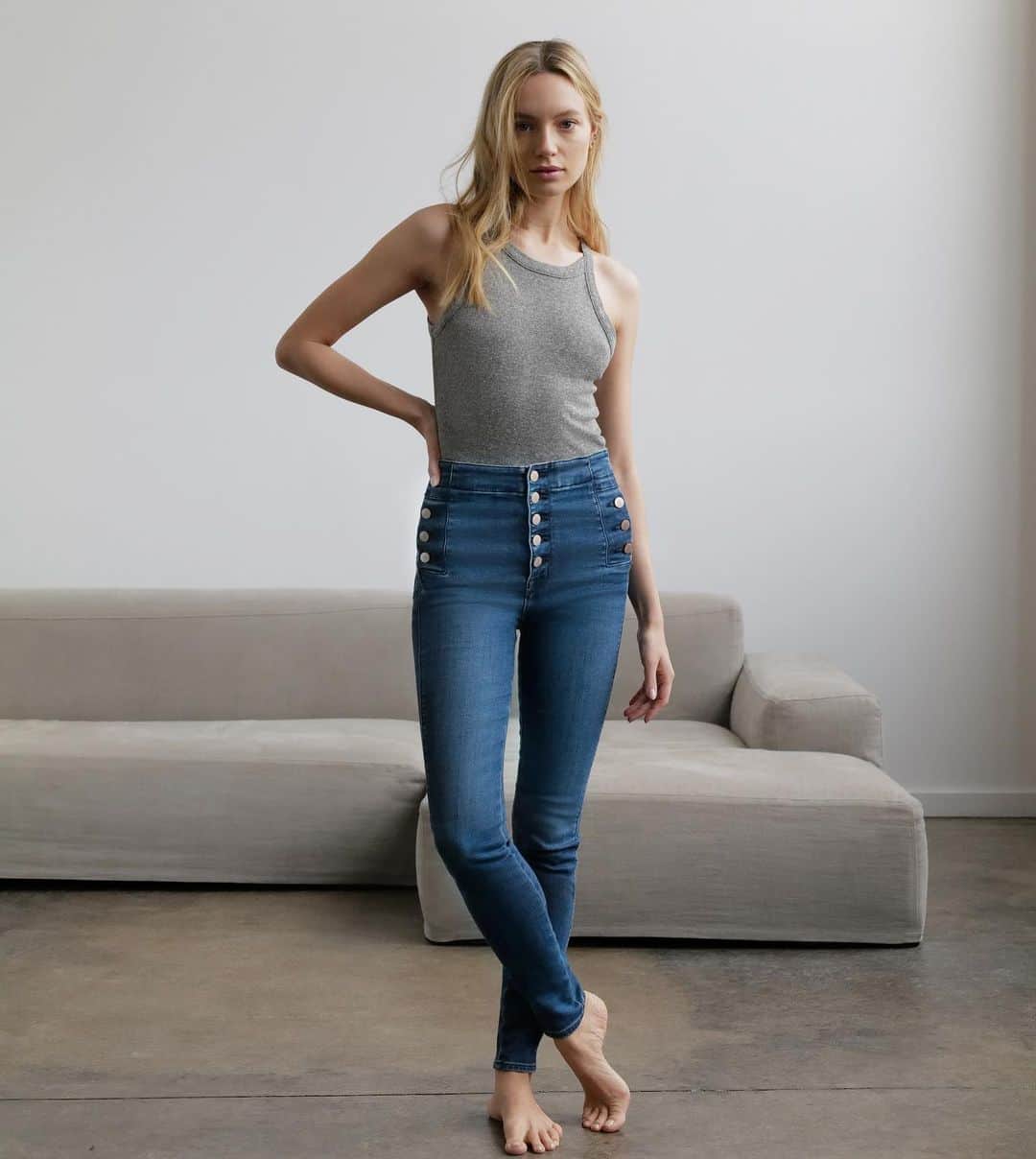 Jブランドのインスタグラム：「Our iconic Natasha Sky-High Skinny in a new spring wash, Moxie」