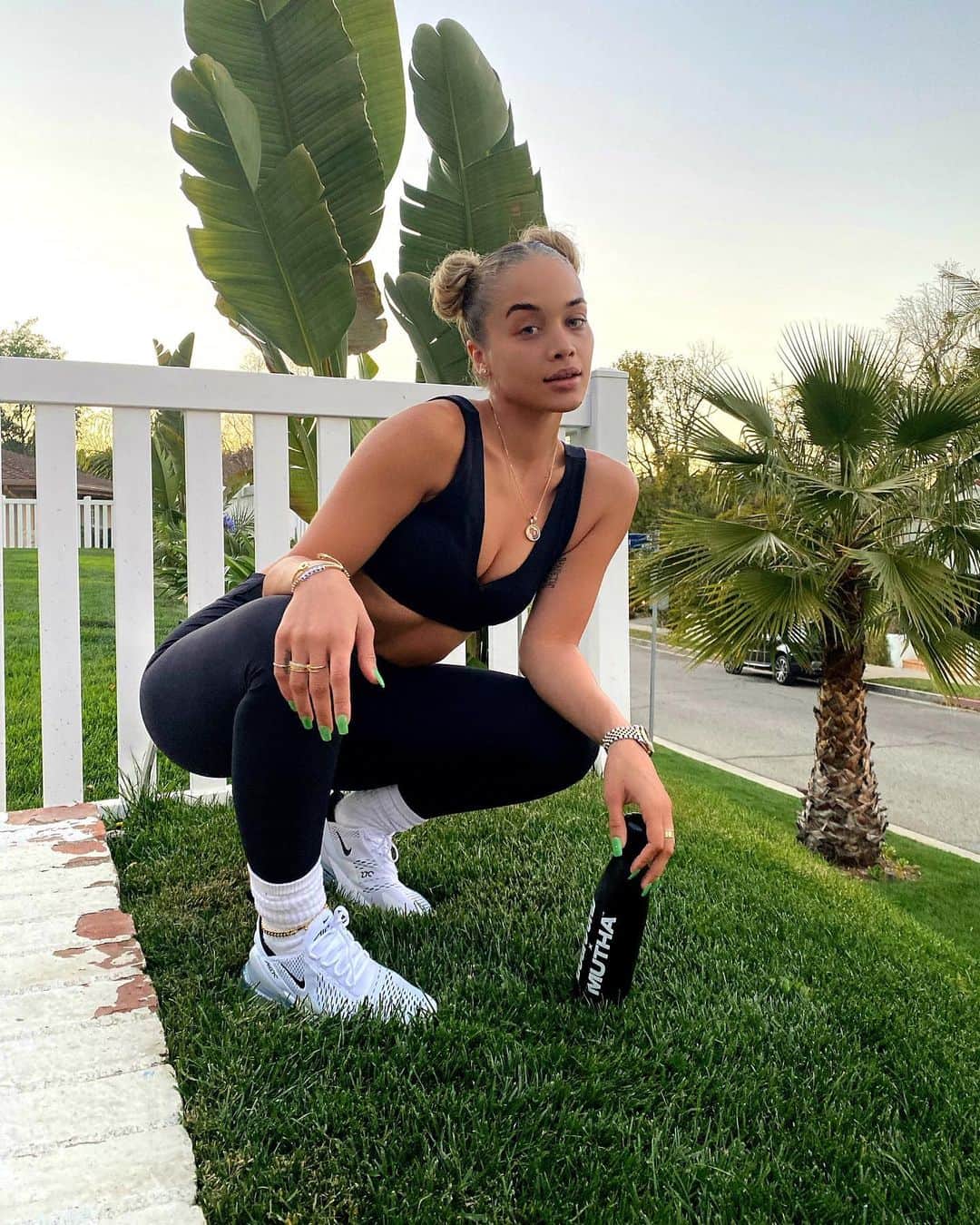 ジャスミン・サンダースのインスタグラム：「Talk to me nice.. or don’t talk at all.」