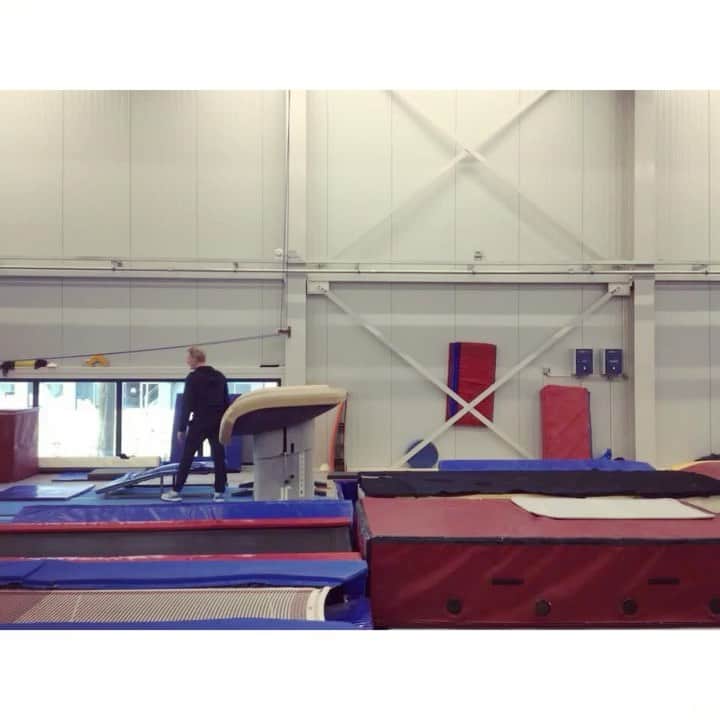 ヴェラ・ファン・ポールのインスタグラム：「I really miss the competitions, but i also enjoy my training process!! 🙃✌🏼」