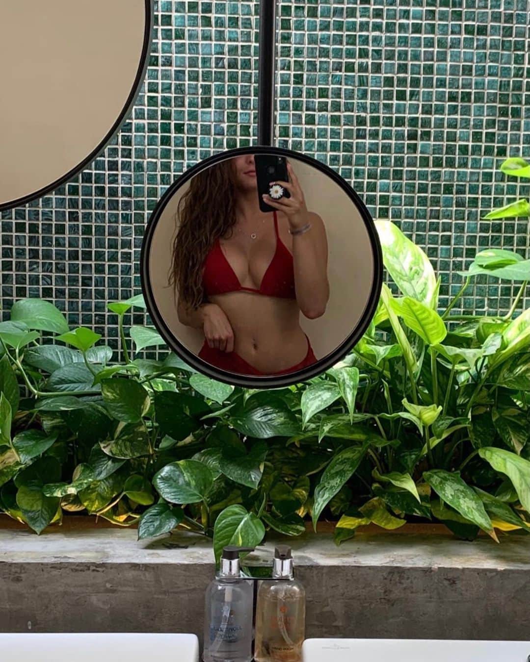 ジャック・レイ・パイルズのインスタグラム：「we love an aesthetically pleasing bathroom pic」