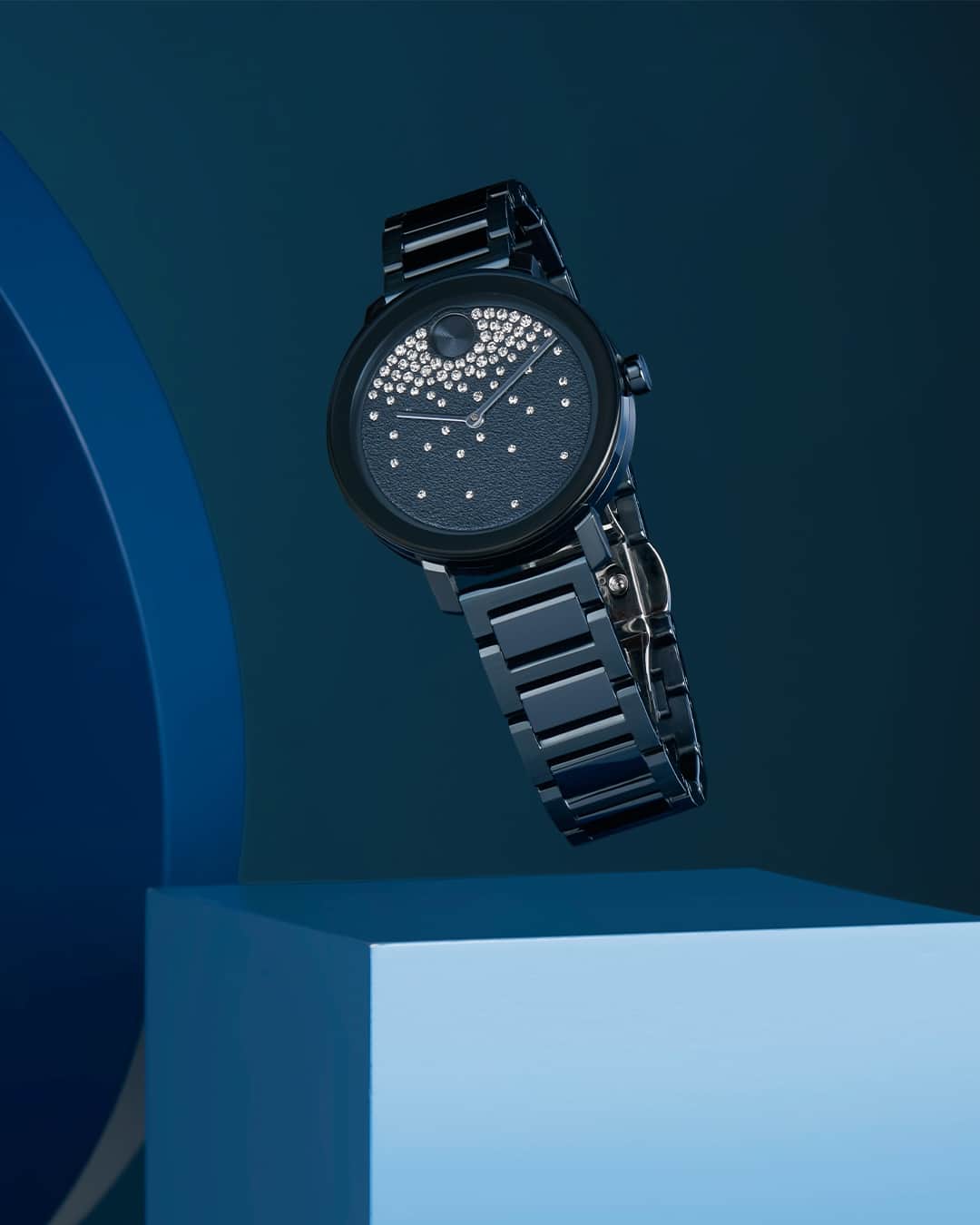 モバードのインスタグラム：「A little sparkle to get you through the day…with this #MovadoBOLD watch featuring a frosted-textured dial and waterfall crystals. Tap to shop on Movado.com today.」
