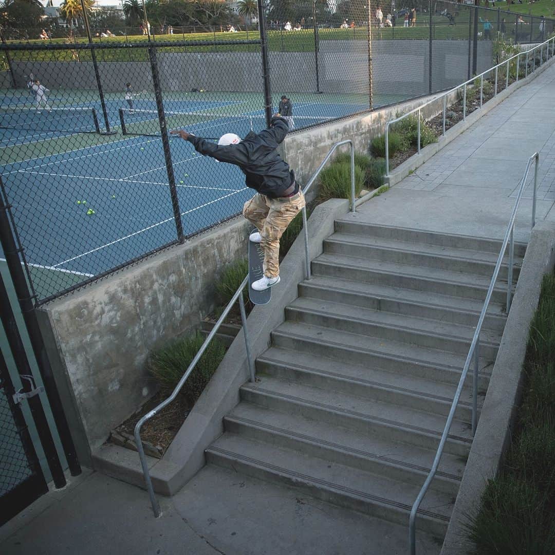 ニクソンのインスタグラム：「Putting in work with @ZionWright」