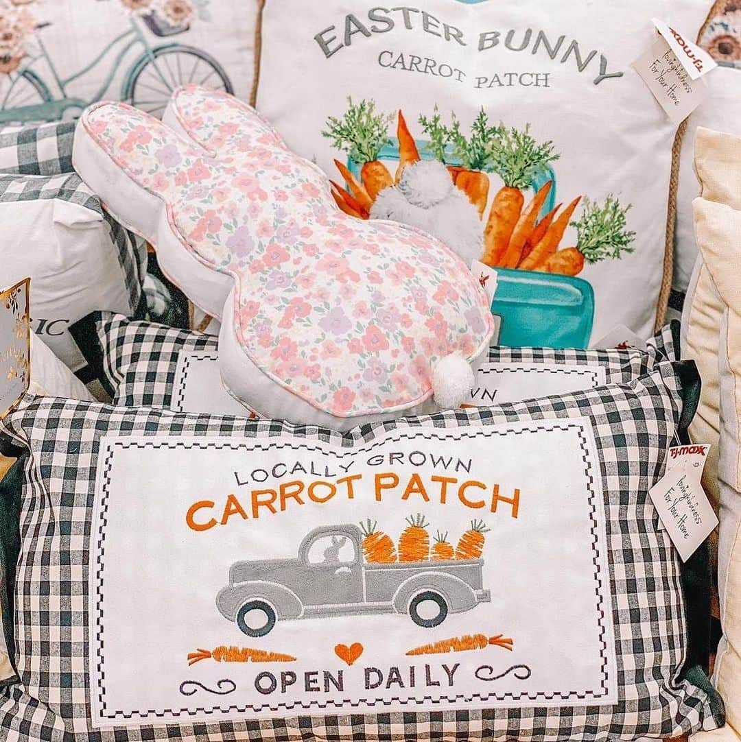 T.J.マックスのインスタグラム：「We’re not the only one’s going all-out for Easter—right? 😉 (📷: @tjmaxxdout, @maxxmarget, @kathysfinds)」