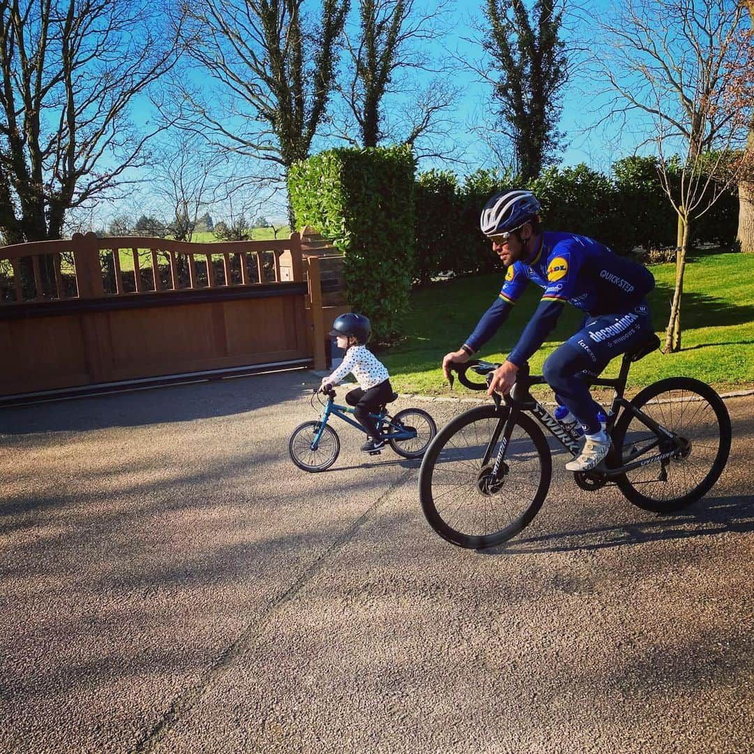 マーク・カヴェンディッシュさんのインスタグラム写真 - (マーク・カヴェンディッシュInstagram)「Every single day when I get dressed for training, Casper grabs his little bike and helmet and asks to come training with me. Every day it breaks my heart to tell him he’s too little to come on the road. We do some laps of the driveway, but it’s hit or miss whether he’s content with that.  The kid was born to ride bikes. It’s incredible. How much is nature and how much is nurture? He’s been to a lot less races than his siblings had by his age (2 years old), but he’s just crazy about it. Track, road, cyclocross, if it’s on the TV, he’s watching. If he can find it on YouTube, he’s watching. If it’s a balance bike, a pedal bike or a motorbike, he’s on it. He asks questions, he copies, he dreams.  Undoubtedly, it makes me so proud that he loves bikes. But as a father, it scares me a bit. For sure, whatever any of my children want to do, I’ll support them 100%, but seeing first hand the demands and pressures to increasingly younger professionals, it worries me he’d lose even a tiny bit of that love he has for just....well....riding. 🚲💙」2月27日 5時16分 - markcavendish