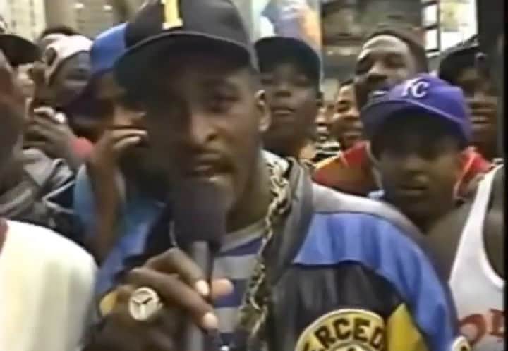ファンクマスター・フレックスのインスタグラム：「UH OH! FUNKFLEX / RAKIM COLLAB IN PROGRESS! HE HAS THE TRACK... HES BEEN WRITING FOR 2 DAYS! @officialrakimallah we cooking up! WHAT NYC ARTIST SHOULD I PUT ON THE HOOK WITH HIM?  @artisthbtl ? @liltjay ? @iamj.i ? @dreamdoll ? @popsmoke ? @realcj_ ? @asaprocky ?  @dapperdanharlem we need u for the video outfits!!!」